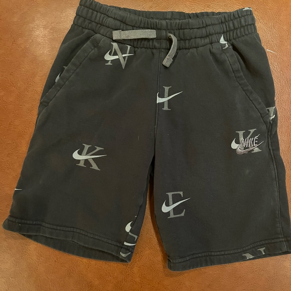 Nike Boys Sweats Material Shorts Size Medium Black